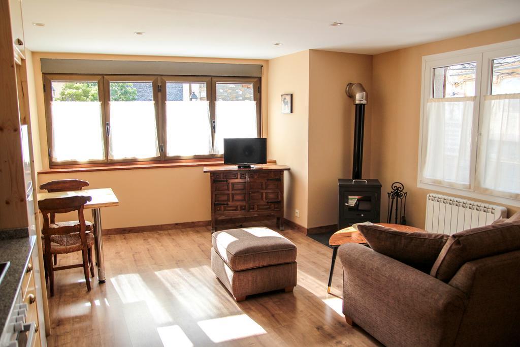 Apartamentos Snoe Mont Romies Salardú Eksteriør billede