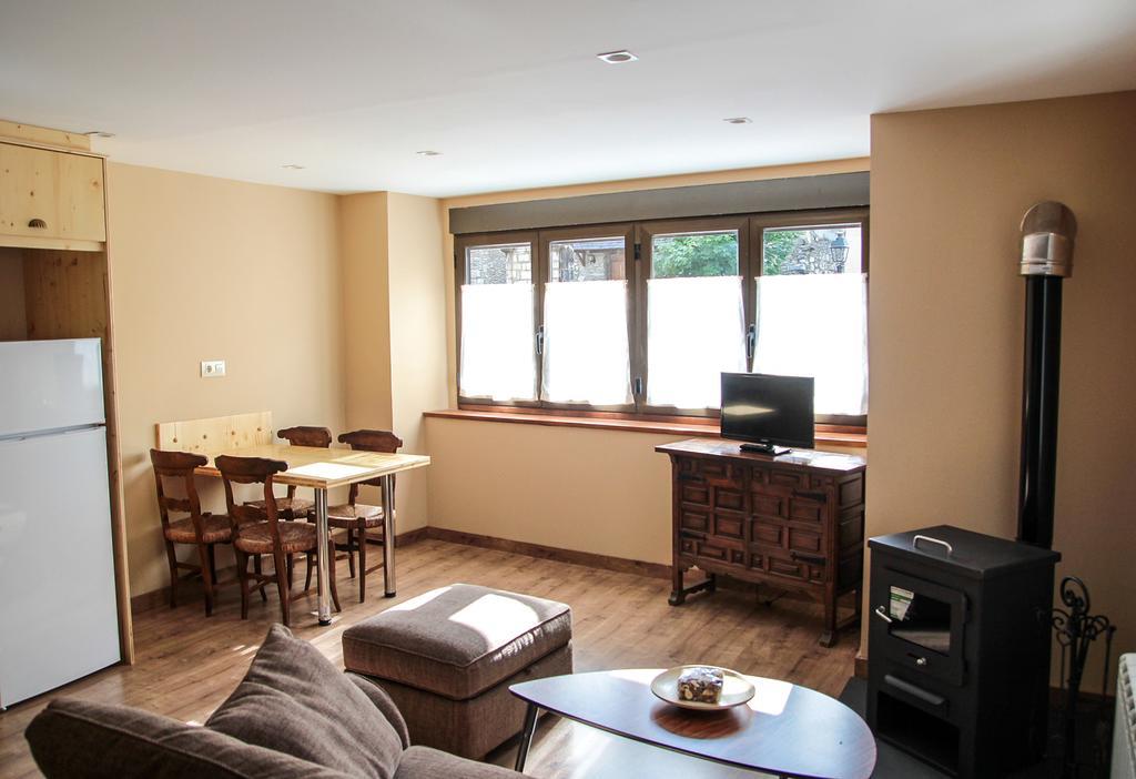 Apartamentos Snoe Mont Romies Salardú Eksteriør billede